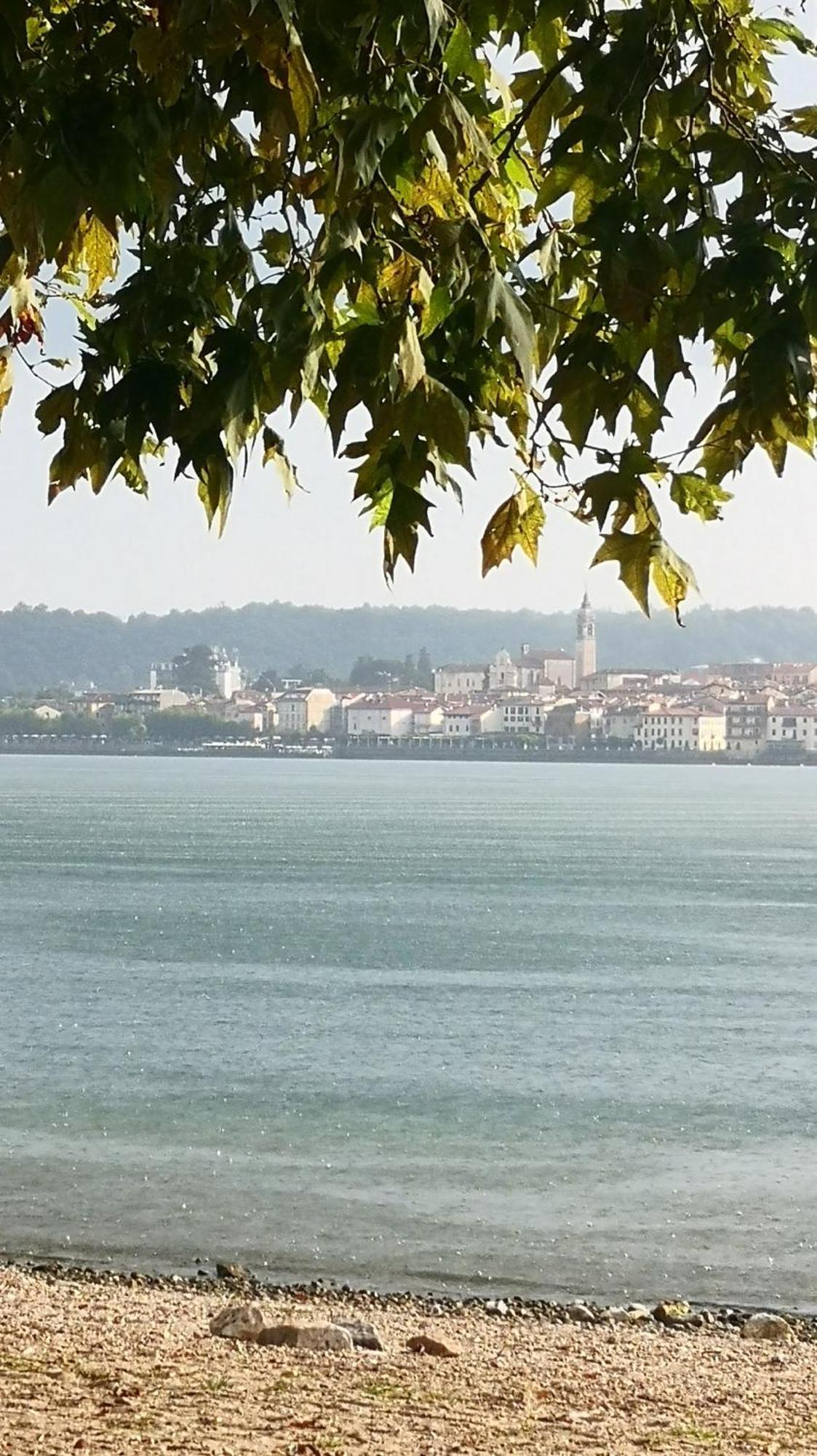 Villa Residenza Esse Angera Exterior foto